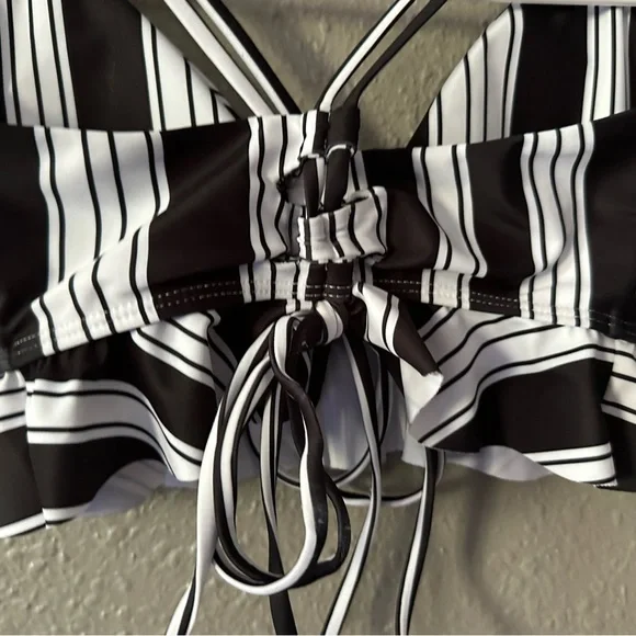 SHEIN Woman’s Size S Two Piece Bathing Suit Black and White NWOT - Picture 8 of 14